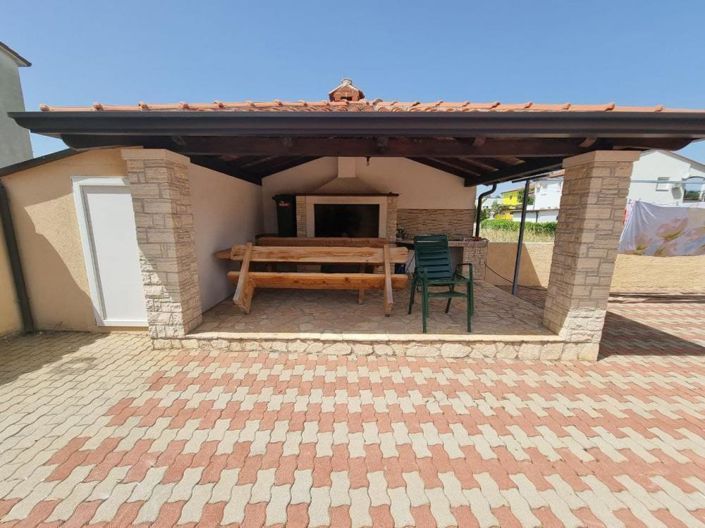 Image No.12-8 Bed Property for sale