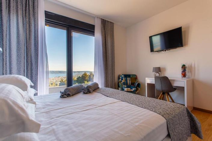 Image No.13-4 Bed Property for sale