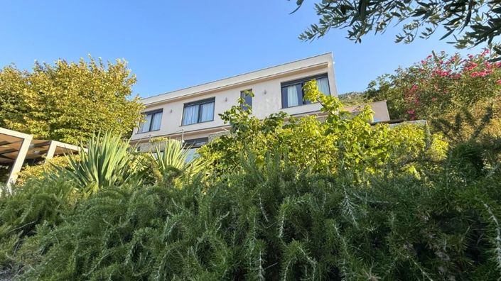 Image No.20-4 Bed Property for sale