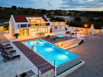 1 - Brac, Property