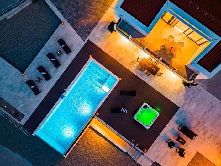 Image No.10-2 Bed Property for sale