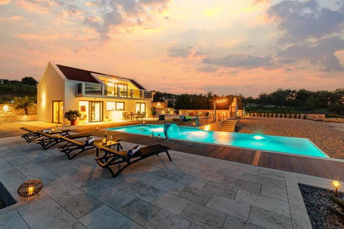 Image No.12-2 Bed Property for sale