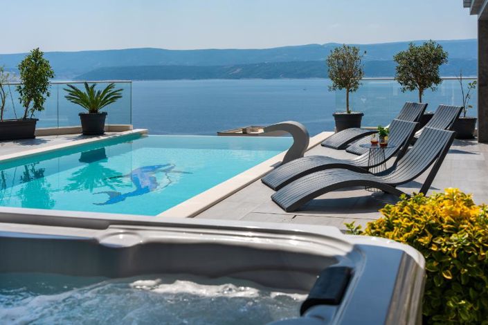 Image No.15-6 Bed Property for sale