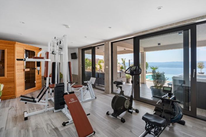 Image No.16-6 Bed Property for sale