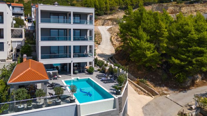 Image No.2-Propriété de 6 chambres à vendre à Omiš