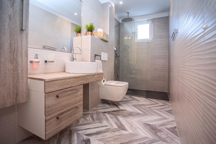 Image No.25-6 Bed Property for sale