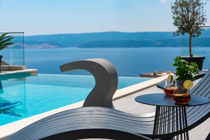 Image No.5-6 Bed Property for sale