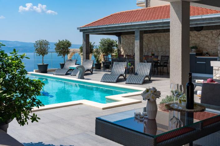 Image No.9-6 Bed Property for sale