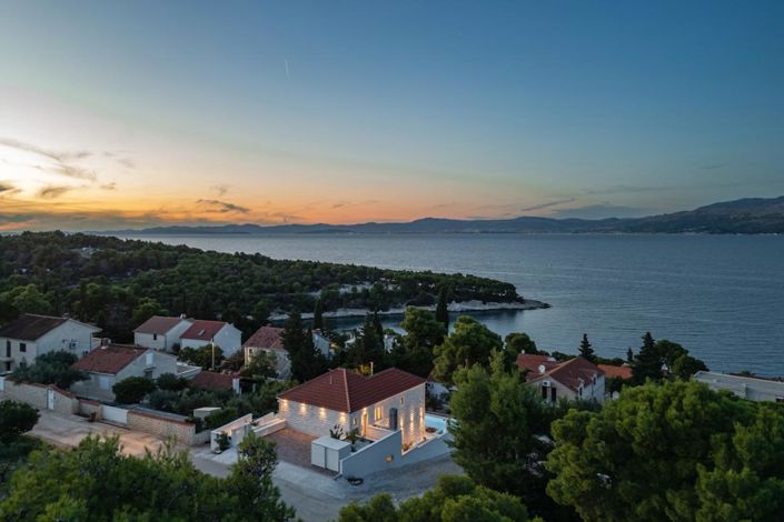 Image No.11-4 Bed Property for sale