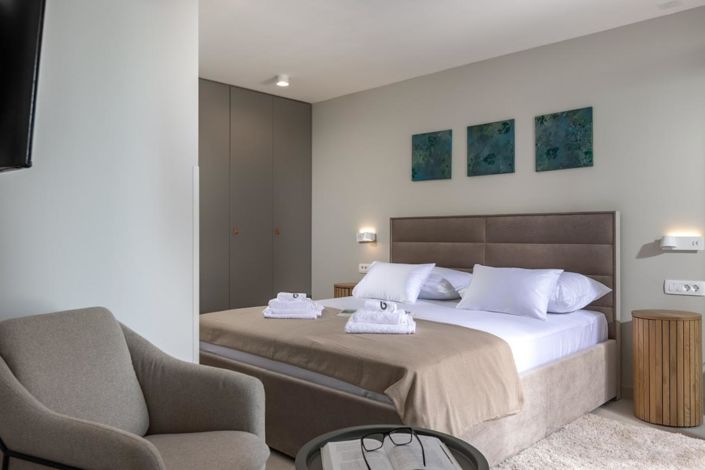 Image No.13-4 Bed Property for sale