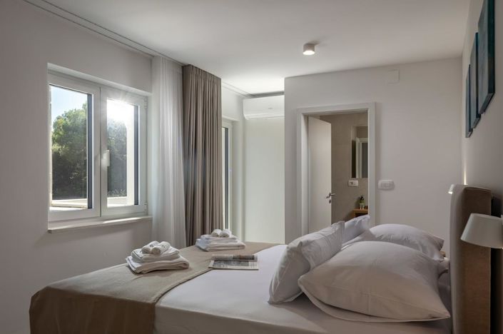 Image No.18-4 Bed Property for sale