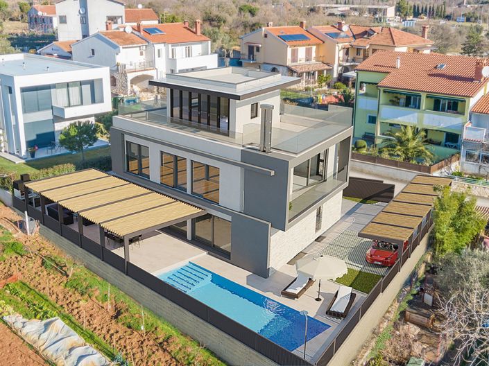 Image No.9-5 Bed Property for sale