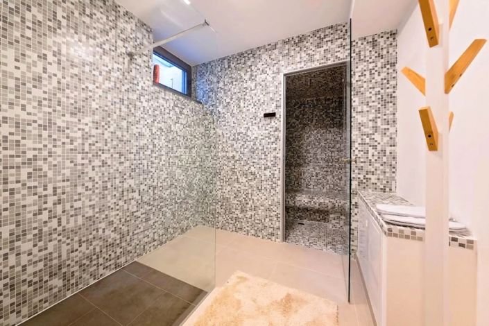 Image No.10-3 Bed Property for sale