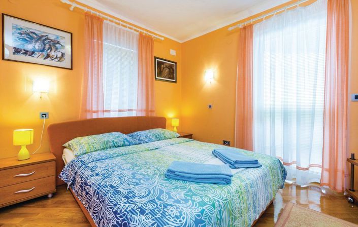 Image No.16-5 Bed Property for sale