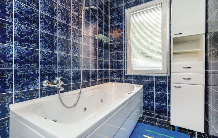 Image No.20-5 Bed Property for sale