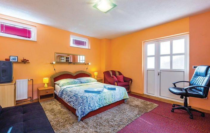Image No.9-5 Bed Property for sale