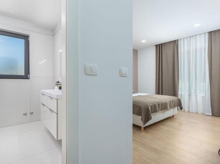 Image No.16-2 Bed Property for sale