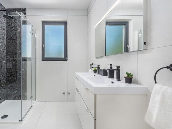 Image No.21-2 Bed Property for sale