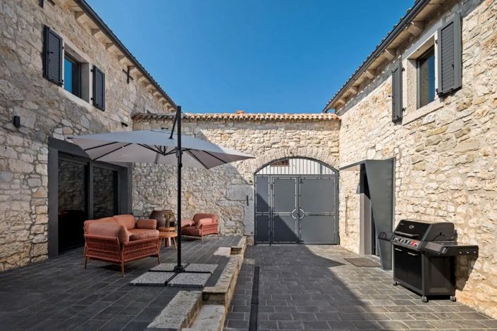 Image No.10-4 Bed Property for sale