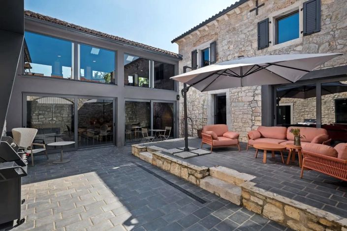 Image No.9-4 Bed Property for sale