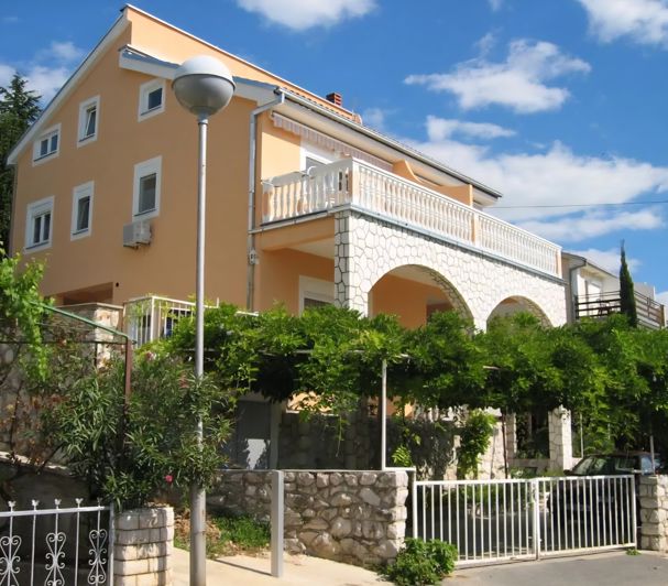 Image No.2-8 Bed Property for sale