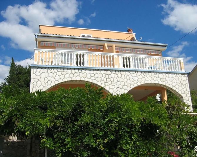 Image No.3-8 Bed Property for sale