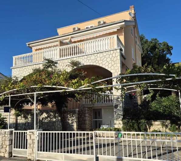 Image No.6-8 Bed Property for sale