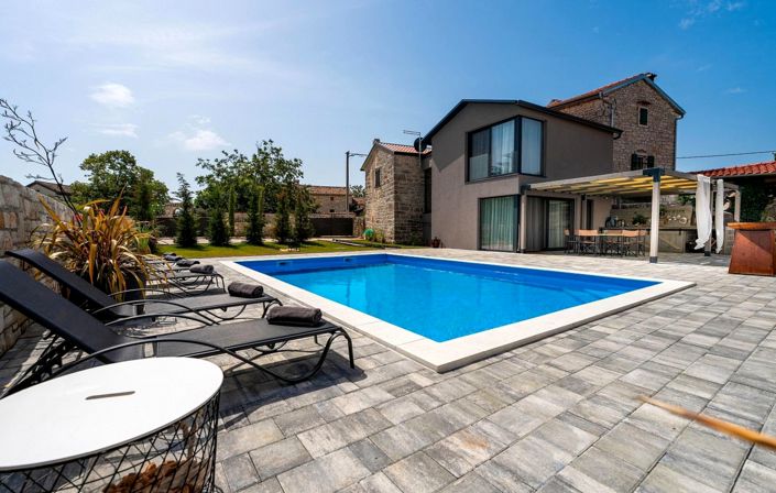 Image No.11-2 Bed Property for sale