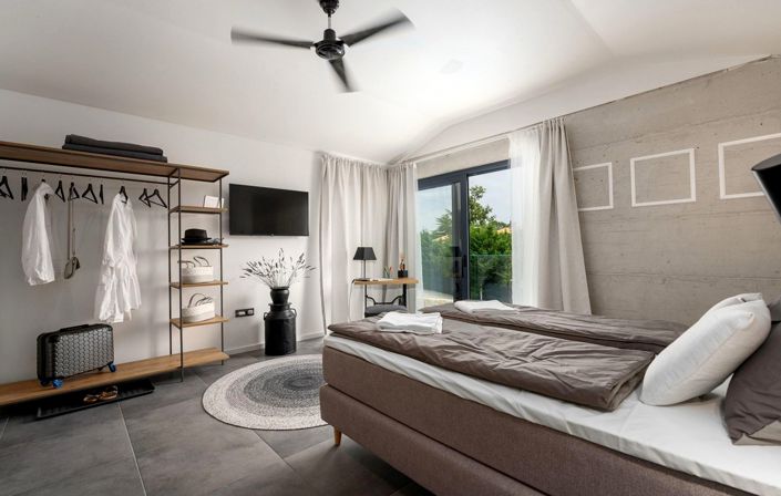 Image No.25-2 Bed Property for sale