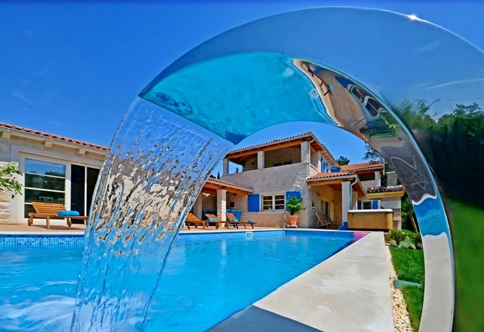 Image No.2-4 Bed Property for sale