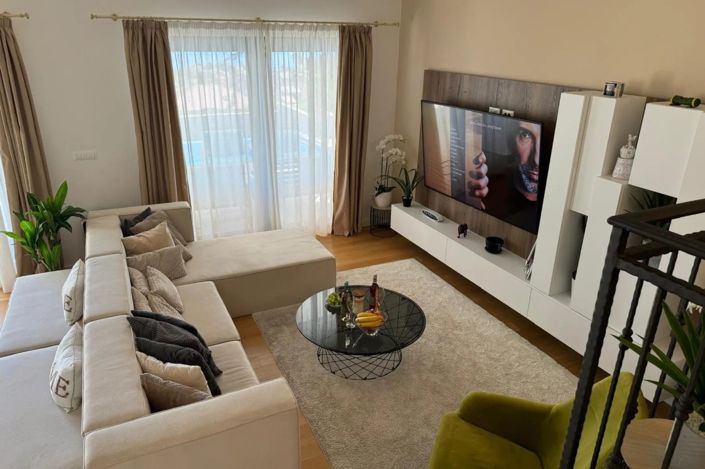 Image No.15-5 Bed Property for sale