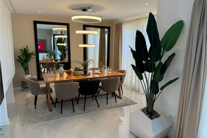 Image No.18-5 Bed Property for sale