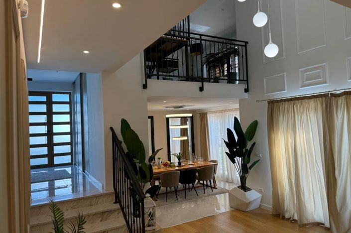 Image No.20-5 Bed Property for sale