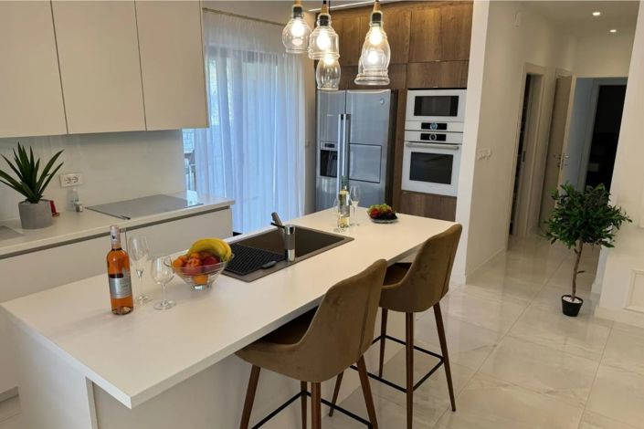 Image No.9-5 Bed Property for sale