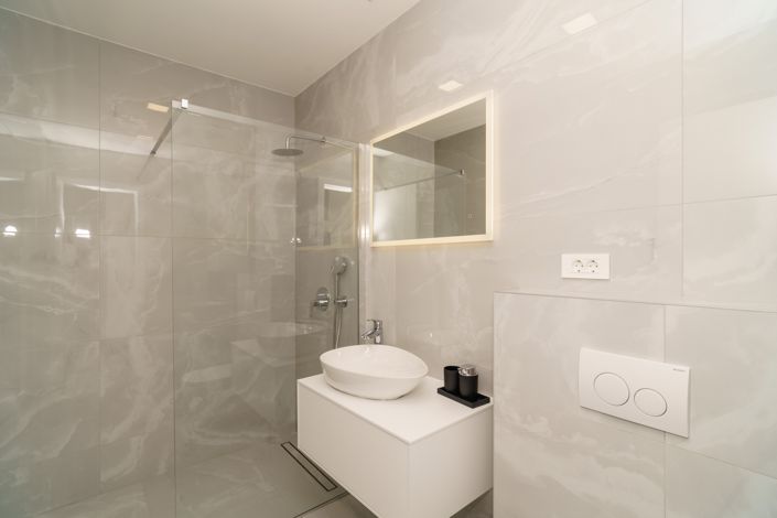 Image No.11-3 Bed Property for sale