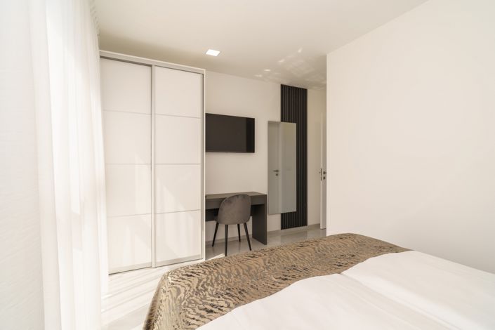 Image No.13-3 Bed Property for sale