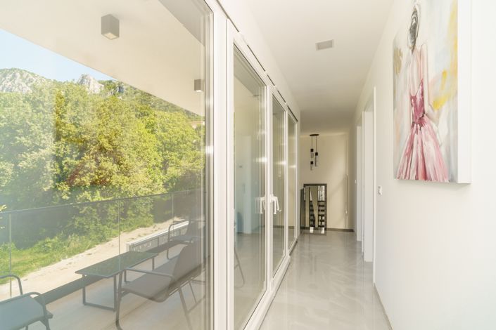 Image No.19-3 Bed Property for sale