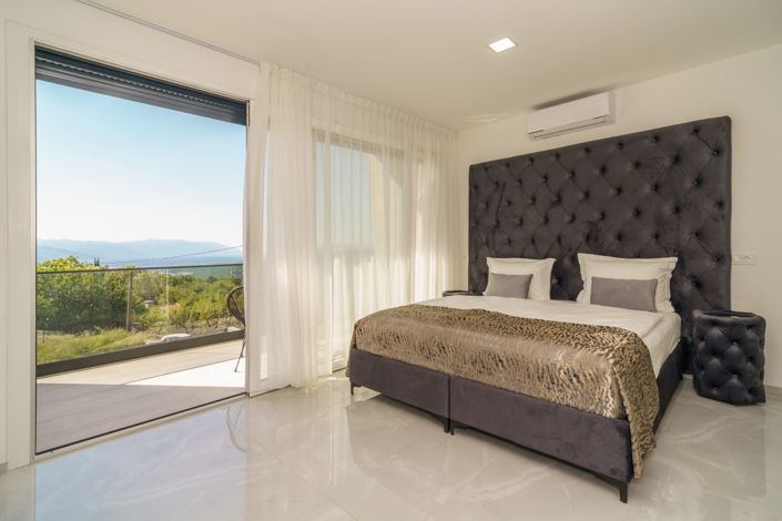 Image No.7-3 Bed Property for sale