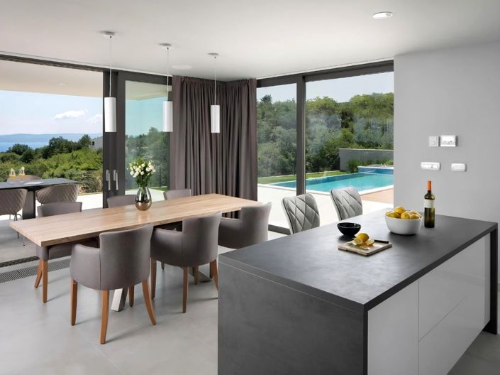 Image No.10-4 Bed Property for sale