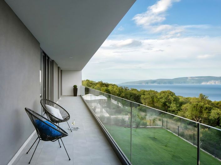 Image No.14-4 Bed Property for sale