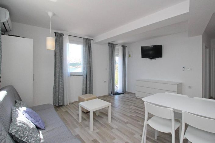 Image No.24-5 Bed Property for sale