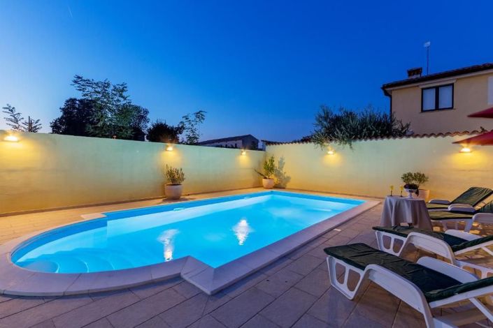 Image No.13-5 Bed Property for sale