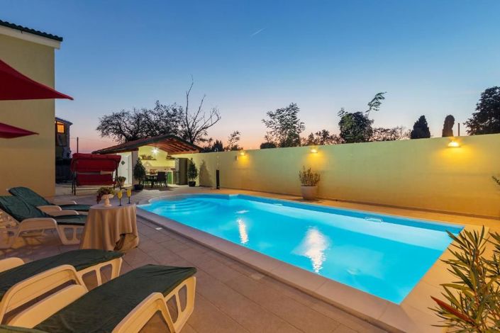 Image No.15-5 Bed Property for sale