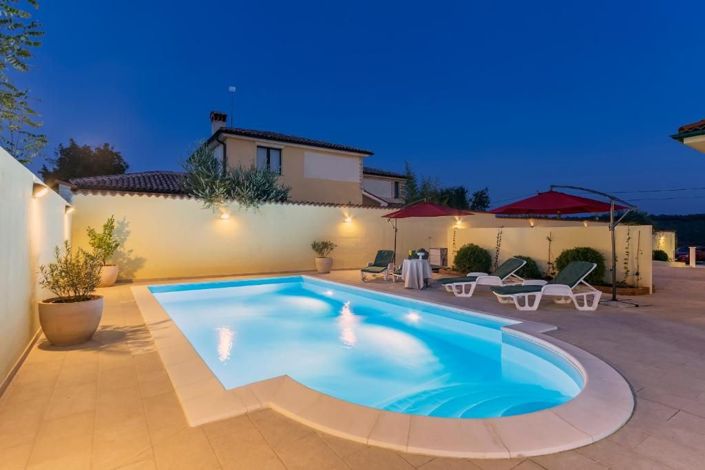 Image No.16-5 Bed Property for sale