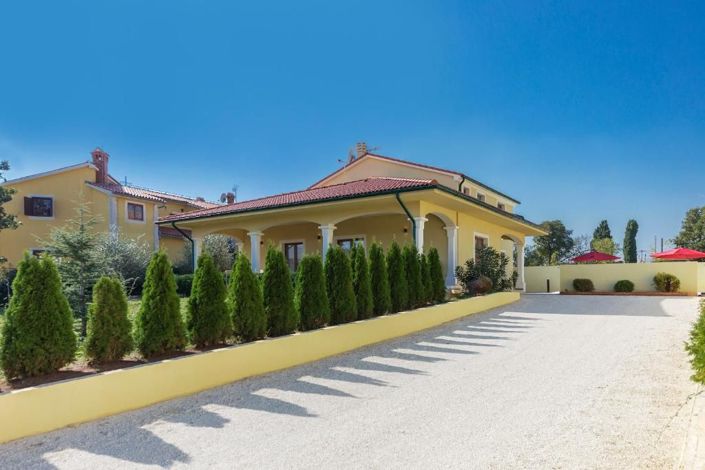 Image No.2-Propriété de 5 chambres à vendre à Vodnjan