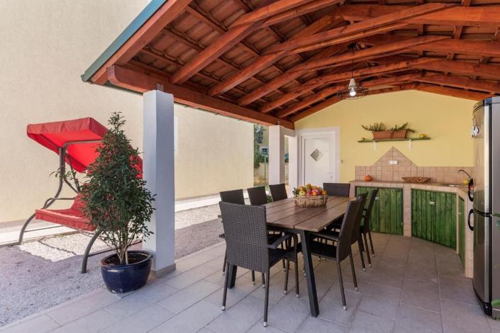 Image No.20-5 Bed Property for sale