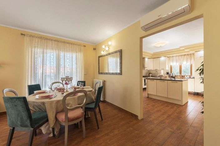 Image No.25-5 Bed Property for sale