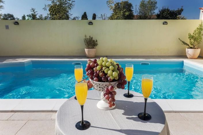 Image No.8-5 Bed Property for sale