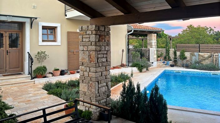 Image No.2-4 Bed Property for sale