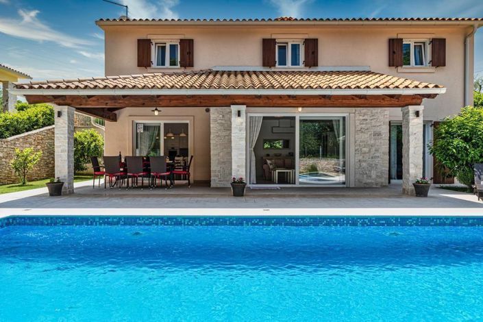 Image No.1-4 Bed Property for sale